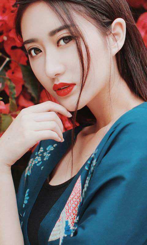 剖腹惨死后，摄政王妃权倾朝野