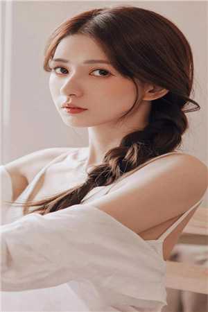 女主叫洛凡小说