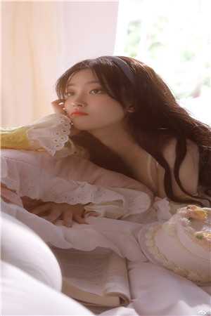 退出宗门后，我爹给找了九位绝美师尊