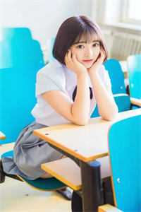 江畔清月高悬