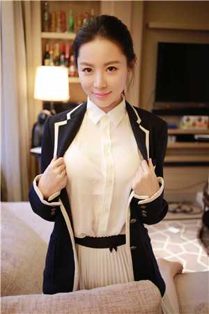 和导演老公离婚后，我成了他死对头的女主角