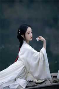 她藏起孕肚，偏执霍少找疯