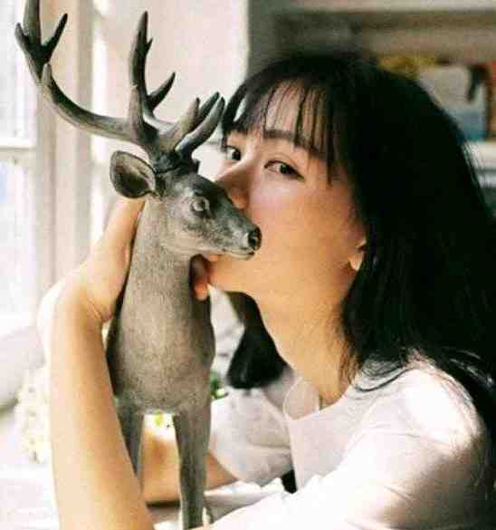 觊觎她
