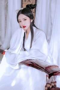和白月光搞暧昧？那就滚远点