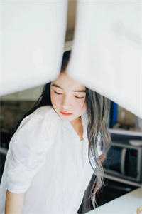 退婚后，清秀书生上门求投资