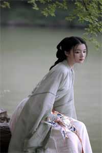 校园恶霸靠话多俘获女神芳心