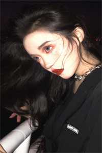 老婆男闺蜜喝多了，搂着老婆忆往昔