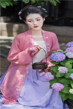 重生成为炮灰女二，我手撕白莲花