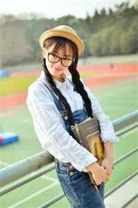 战神历劫归来，带回了一名女子。