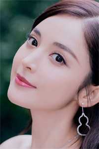 《替身新娘：总裁的掌心囚宠》