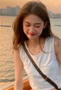 为假死妻子守身三年后，我带着儿子娶文工首席