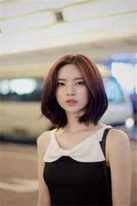 穿书后，女配在男主的脑补里封神