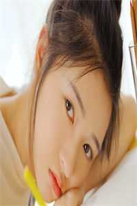 小妞，今天你的杯子里不许养鱼！