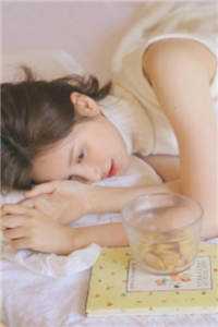 再睁眼！高冷女知青在我怀里哭唧唧