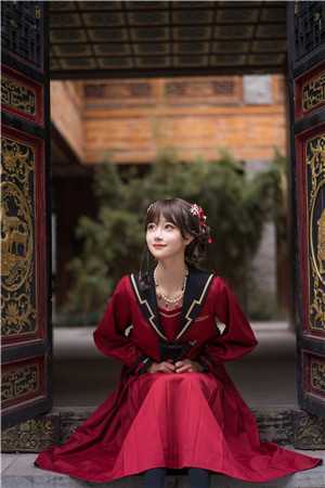 死后三年，王爷为我手撕深情剧本