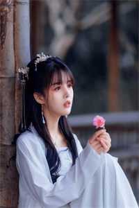 重生后，撕碎妈妈和弟弟的网红梦