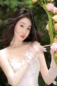 带女儿去私人海滩潜泳，反被老公小三挑衅