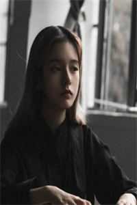 破产后，前女友把我当小白脸
