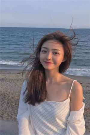 穿越女寝室，带着室友玩惊悚游戏