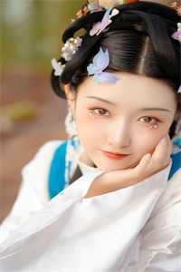 恶婆直播吞蟑螂，榜一乃前世亡夫