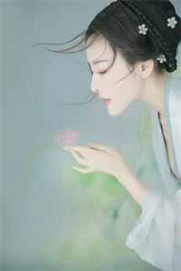 捡个老婆是女帝.