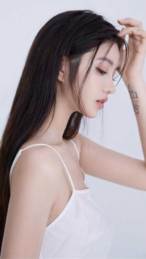 人家拿命下副本，你却用假身逃课？