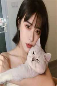 她在我面前夸赞陌生男人的车技