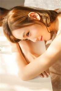 穿成炮灰？逆袭成团宠女王！