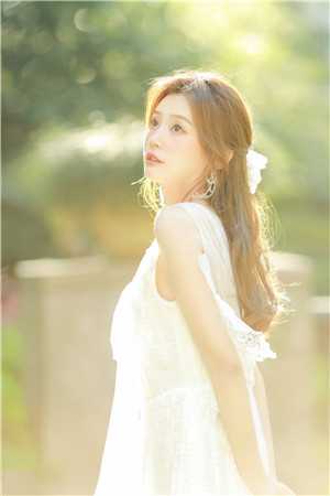 未婚妻纵容秘书压榨员工，我反手送他们牢底坐穿